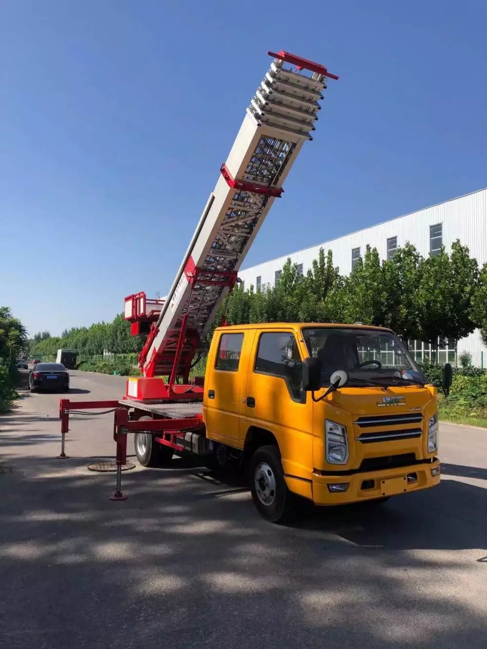 霍邱县附近的云梯车出租服务：轻松解决高空作业需求